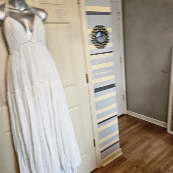 Pink lily Daybreak Skyline Halter Maxi Dress - Picture 5 of 12